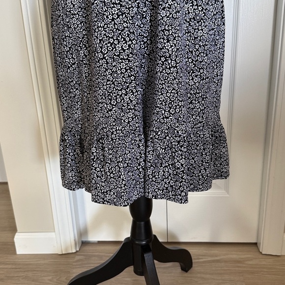 Michael Kors Black and White floral Patterned Midi Dress ruffle bottom Large - Picture 9 of 12
